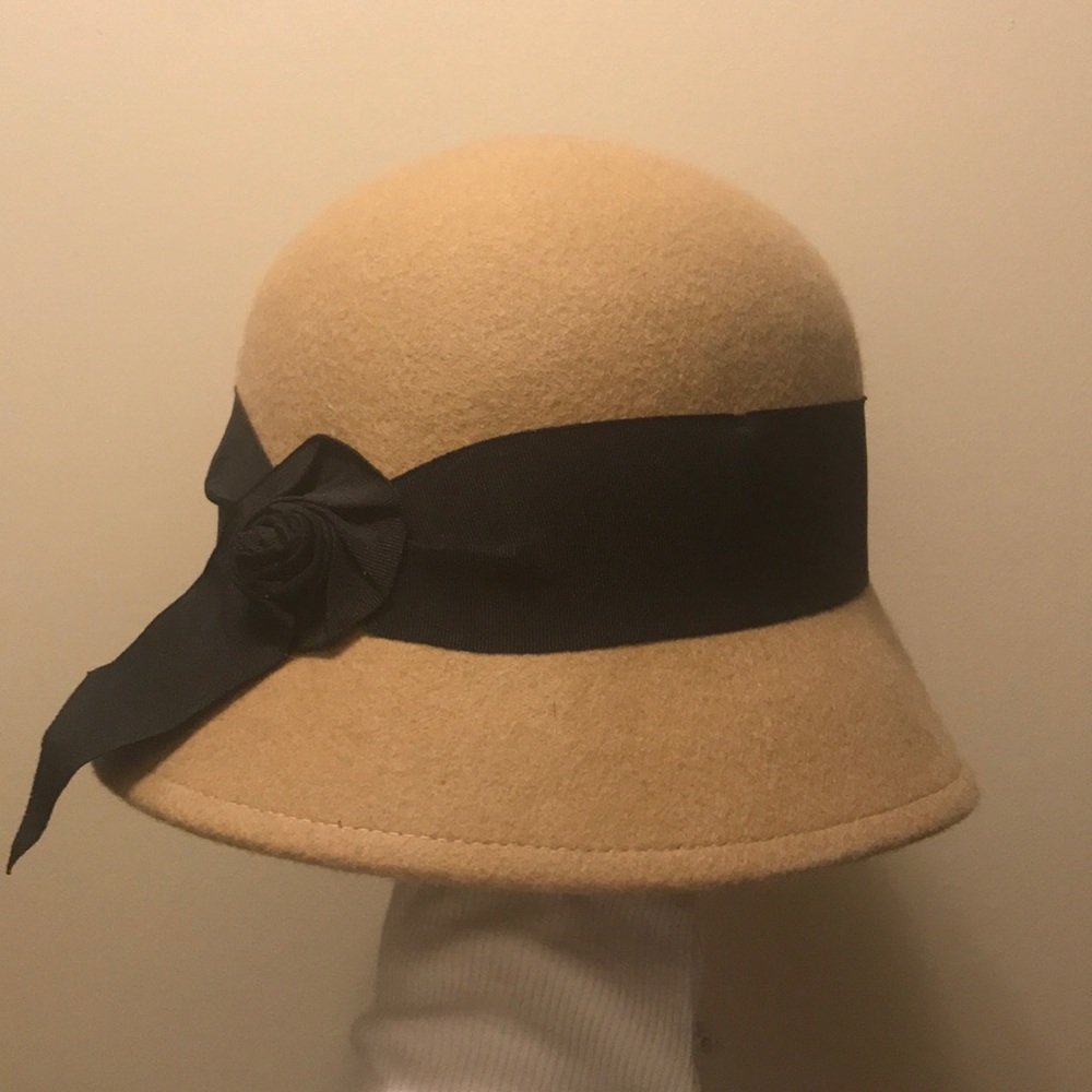 Cloche hat